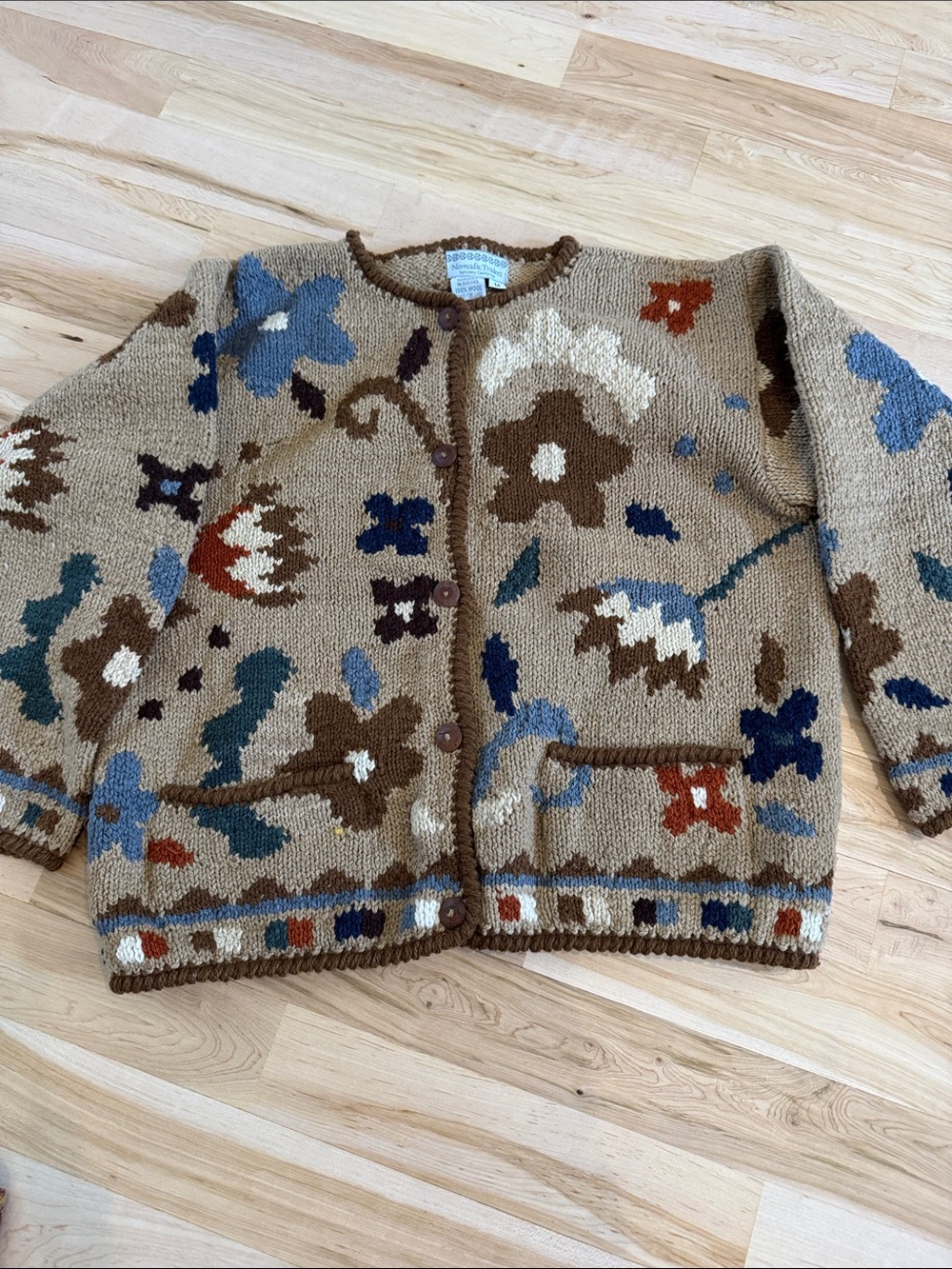 Vintage hand knit-100% Wool Floral cardigan sweater-M-Read